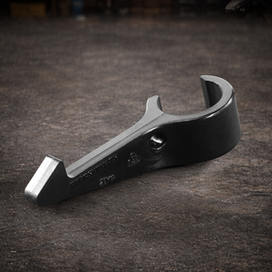Hangstuff 35 pipe hanger clip for cable management and rigging support on pipe, grip accessory for film lighting and studio setups