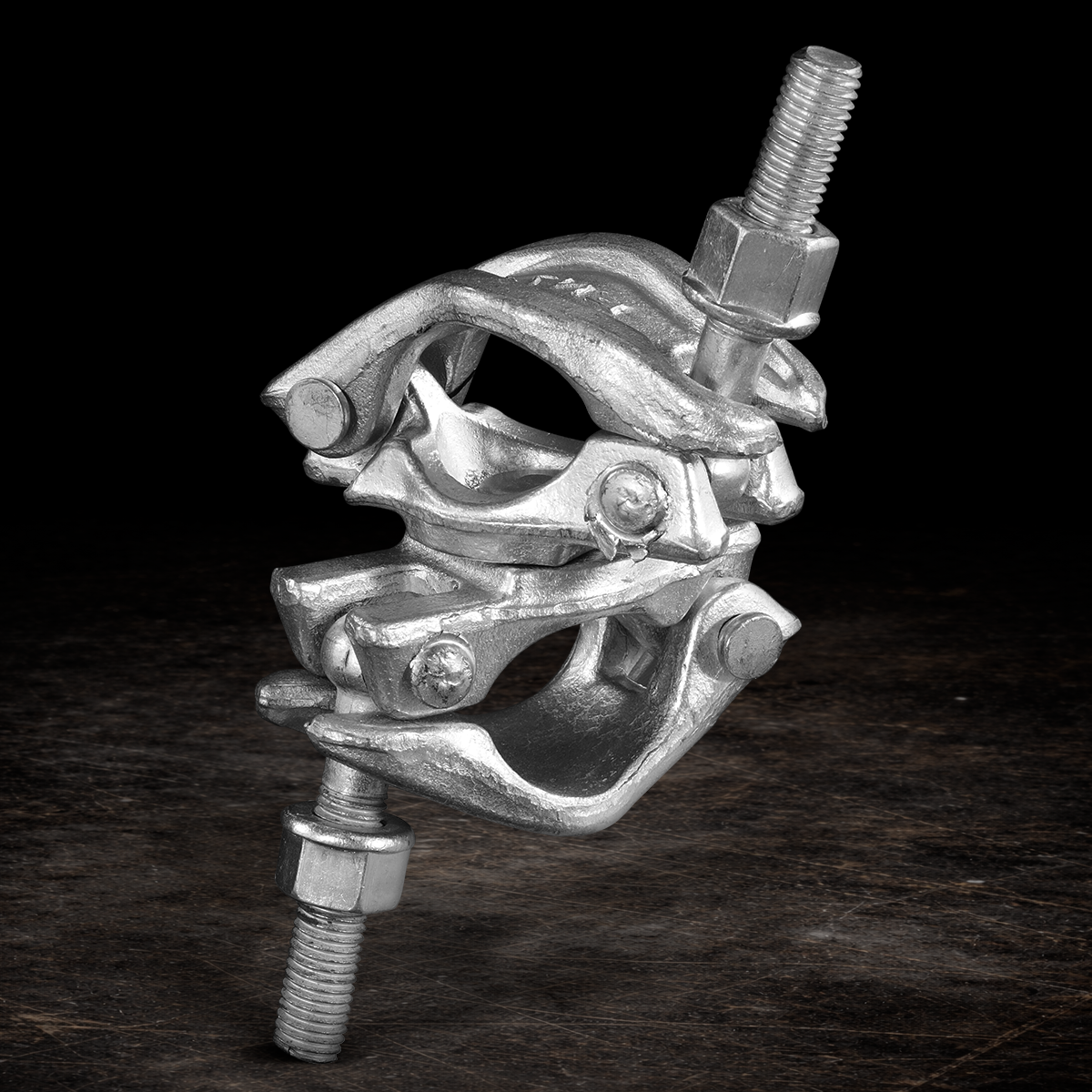 Steel swivel scaffold clamp for film rigging and pipe-to-pipe connections, heavy-duty forged clamp for lighting grids and stage builds
